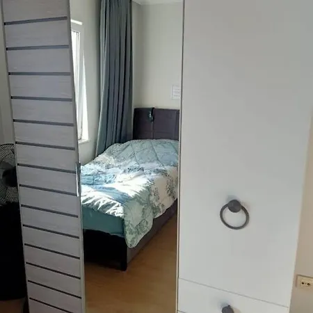 Spacious 3 Bedrooms Flat *