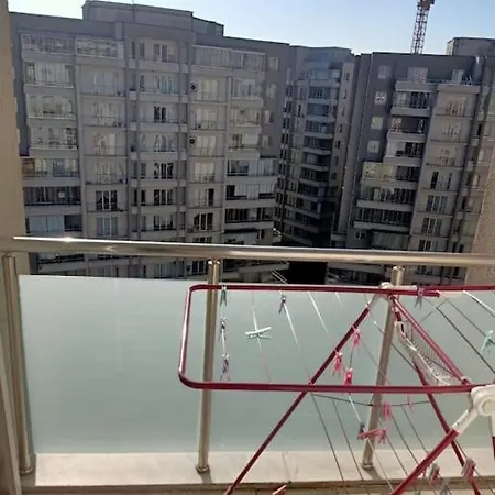 Spacious 3 Bedrooms Flat דירה